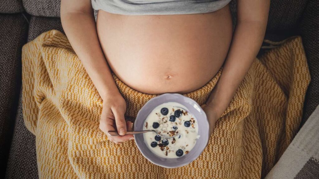 Pregnant Women should not to Eat Unhygienic Food